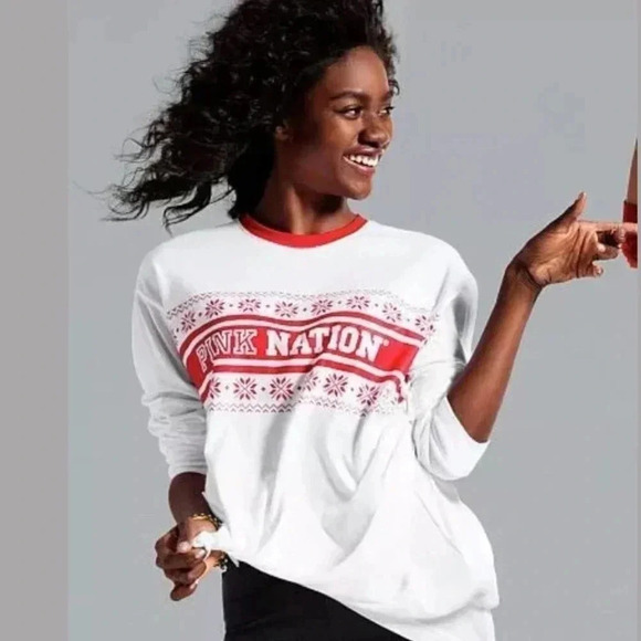 Victoria's Secret PINK HOLIDAY CAMPUS TEE Nordic - Picture 1 of 5